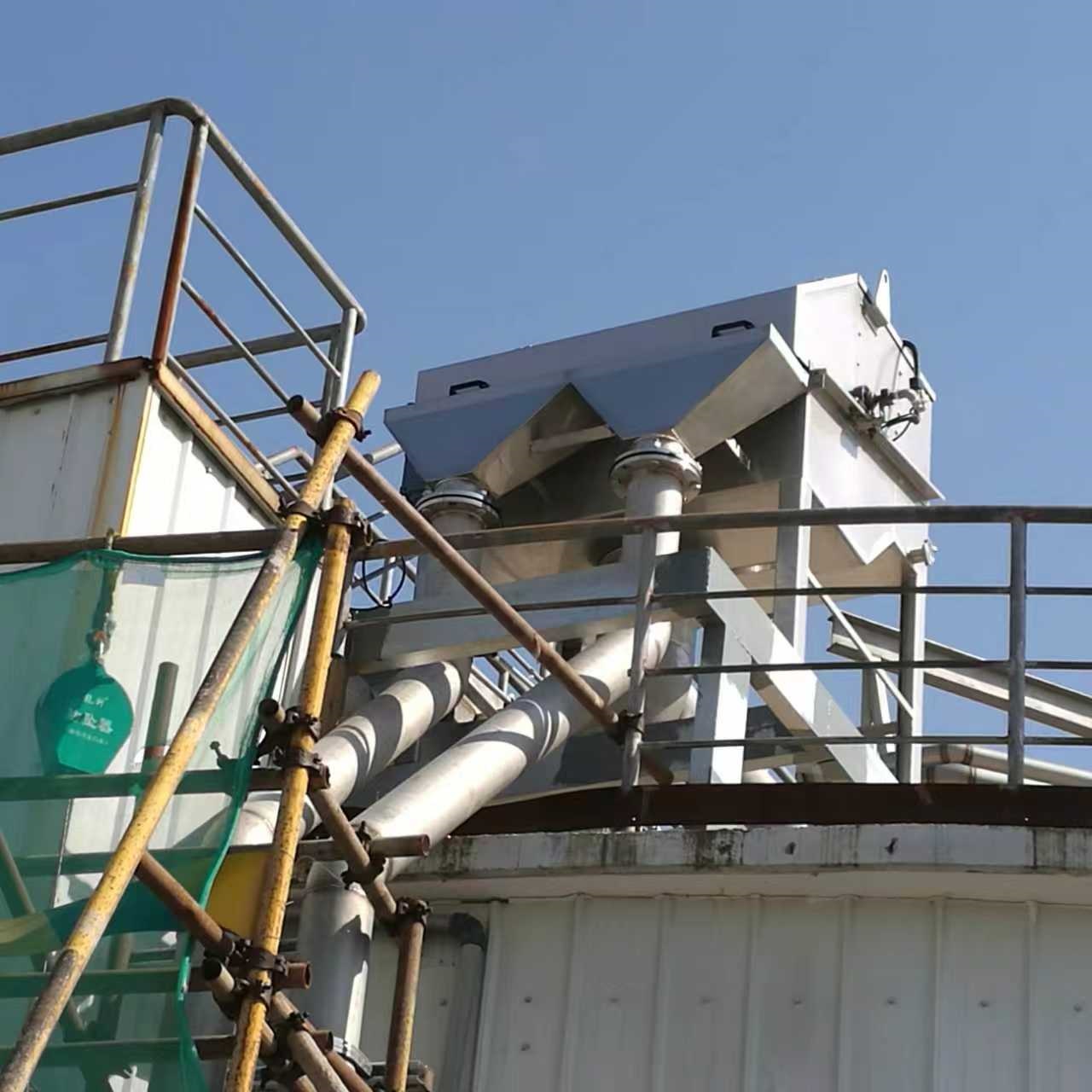 External rotary drum screen for chemical industry
