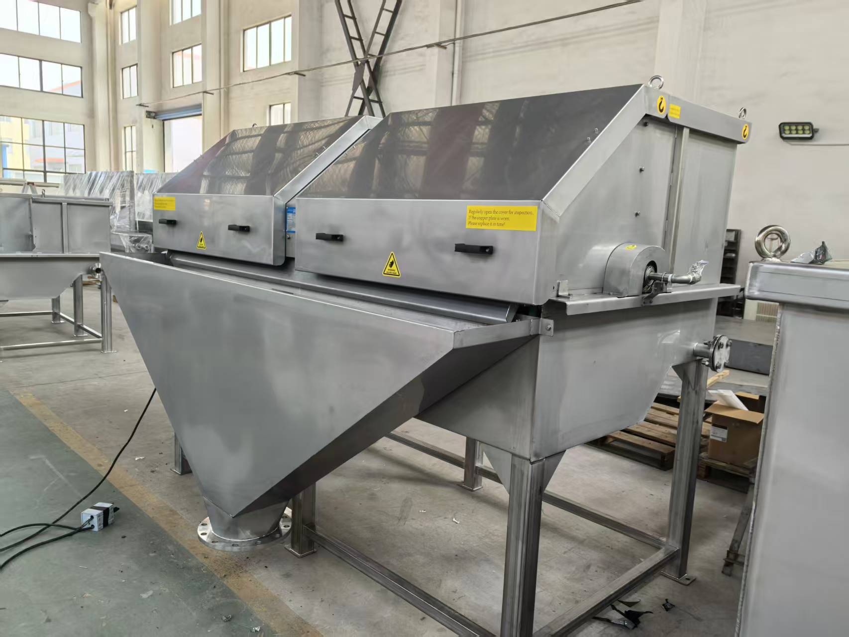 Stainless steel externally fed rotary drum screen